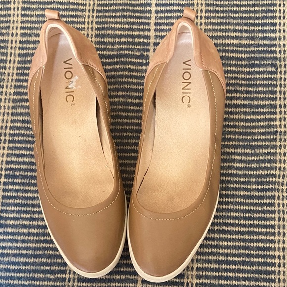 Vionic Women's Brown Jacey wedge-size 8 - Picture 1 of 4